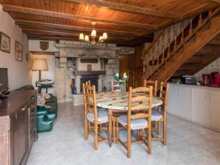 Chambres Confortables avec Petit Déjeuner Inclus et Salon de Jardin - FR-1-583-284 - Melin - 6