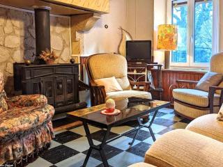Charmant Gîte avec Cheminée, Terrasse et Parking - FR-1-583-348 - Morey - 9