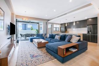 'The Stuart' Tri-Level Luxury with Poolside Dining - 7
