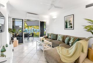 Belle Escapes Seashells on the Beach - 9