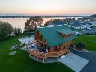 Lakefront Cabin, HotTub, Boat Launch - Moses Lake - 2