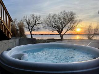 Lakefront Cabin, HotTub, Boat Launch - Moses Lake - 9