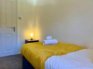 Corby Semi, 3 Bed, Sleeps 4 Long Stays Discount - Corby - 6