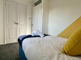 Corby Semi, 3 Bed, Sleeps 4 Long Stays Discount - Corby - 3