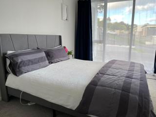 Totara Vale, Free Coffee, parking and wifi, near Glenfield Mall and highway 18,1 - Auckland - 0