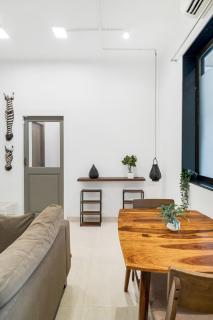 Earthy 1BHK Bandra W by The Bombay Home Company - Mumbai - 3