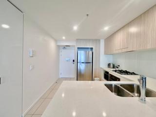 Hamilton Riverside Luxury Apartment w Carpark - 9