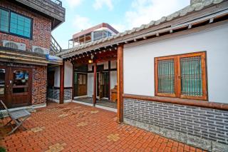 Jeonju Namugeuneul and Geunsoonae Chogajip - Jeonju - 2