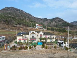 Buan Byeonsanbando Hollywood Pension - 0