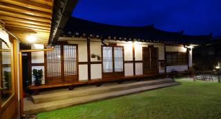 Jeonju Hanok Maeul Sukbak Byeolbit Goong - Jeonju - 6