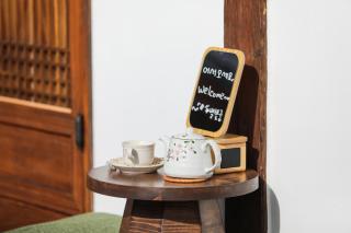 Jeonju Hanok Maeul Sukbak Byeolbit Goong - 4