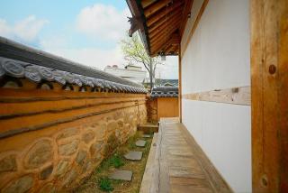 Jeonju Jiudang Hanok Stay - Jeonju - 4