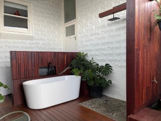 41 Found - Lux Vintage Home with Outdoor Bath - Somerset - 5