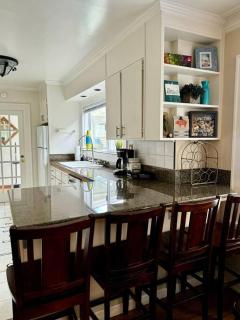 Seattle-Queen Anne--7 BR 3 BA--One Block to SPU - Seattle - 6