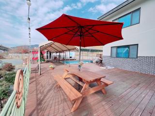 Cheongdo dolgorae poolhouse pension - 4