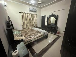 Bahria Town near Talwar Chouk - Two Bedrooms with kitchen and living room available in 10 Marla Independent house - Lahore - 4
