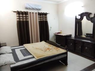 Bahria Town near Talwar Chouk - Two Bedrooms with kitchen and living room available in 10 Marla Independent house - Lahore - 1
