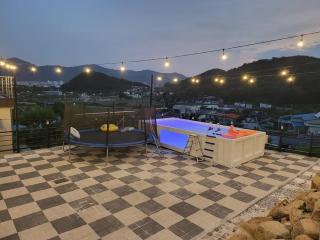 A Great View Kids Pool Villa Pension - Miryang - 1