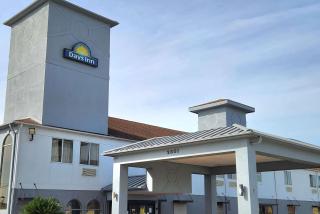 Days Inn & Suites by Wyndham Pasadena - Pasadena - 9