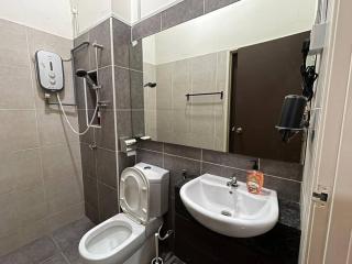 Private Pool Modern Holiday Home Mount Austin JB - 9