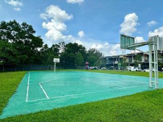 Private Pool Modern Holiday Home Mount Austin JB - 4