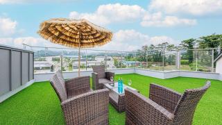 Gyeongju Marbella Pool Villa N Screen Golf - Gyeongju - 1