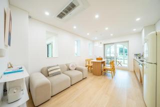 Gyeongju Casa Mellow Kids Pool Villa - Gyeongju - 3