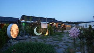 Gyeongju Narigil Hanok Ocher Pool Pension - Gyeongju - 5