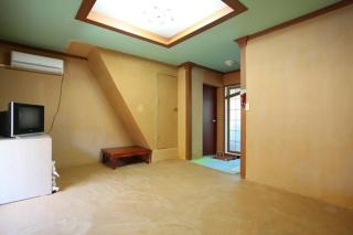 Baekmu Mountain Villa Red Clay Pension - Hamyang - 3