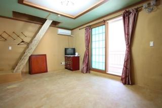 Baekmu Mountain Villa Red Clay Pension - Hamyang - 1