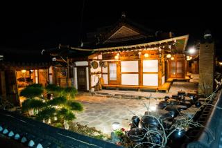Jeonju Hanokmaeul ilakdang Sarangchae - 5