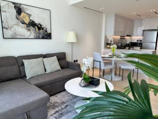 Elegant 1br Escape Jvc Pool & Balcony Access - Dubai - 6