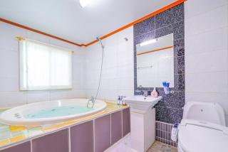 Gapyeong Adelheim Pension Dogs Allowed, Group Rooms, Spa - 8