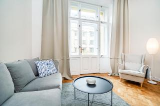 Bright Apartment with Terrace and Free Garage - Prague - 8