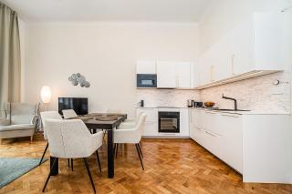 Bright Apartment with Terrace and Free Garage - Prague - 4
