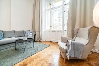 Bright Apartment with Terrace and Free Garage - Prague - 3