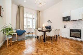 Bright Apartment with Terrace and Free Garage - Prague - 6