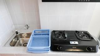 Best Deal and Comfy Studio at Puncak Kertajaya Apartment By Travelio - 4