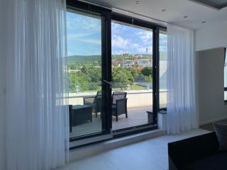 Exkluzív panorámás lakás Pécs - 2