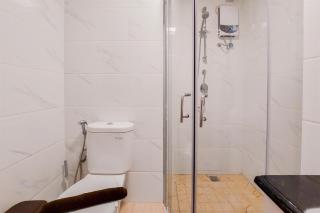 Comfort and Spacious 3BR at Sky House BSD Apartment By Travelio - 4