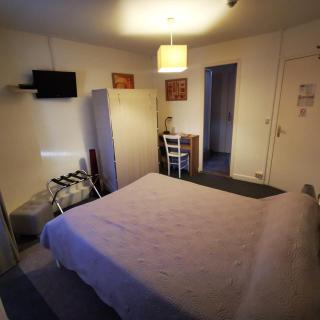 Logis Hôtel & Restaurant Le Saint Savinien - Saint-Savinien - 8