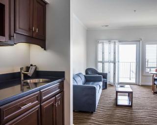 Island Inn & Suites, an Ascend Collection Hotel - 2