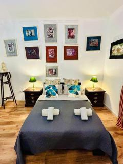 XL Massive Art-Filled Home in Central Area, WALK to Sliema, St Julian's - 9