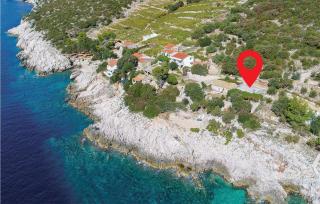 Three-Bedroom Holiday Home In Potomje - Potomje - 1
