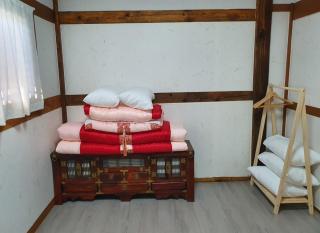 Jeonju Hanok Maeul Daeseung Jeongdam Hanok Dockchae Pension - 2