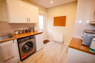Spacious 4-Bedroom House in Glenboig - Glenboig - 9