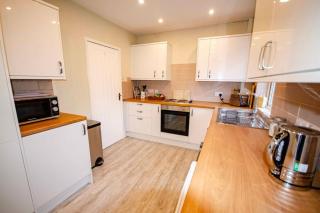 Spacious 4-Bedroom House in Glenboig - Glenboig - 8