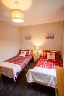 Spacious 4-Bedroom House in Glenboig - Glenboig - 5