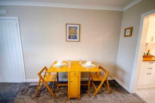Spacious 4-Bedroom House in Glenboig - Glenboig - 4
