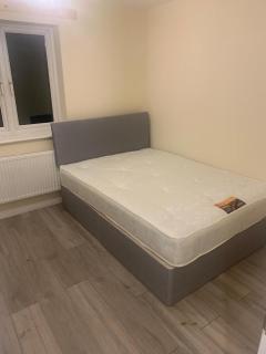 Riverside Retreat in Isleworth - Isleworth - 0